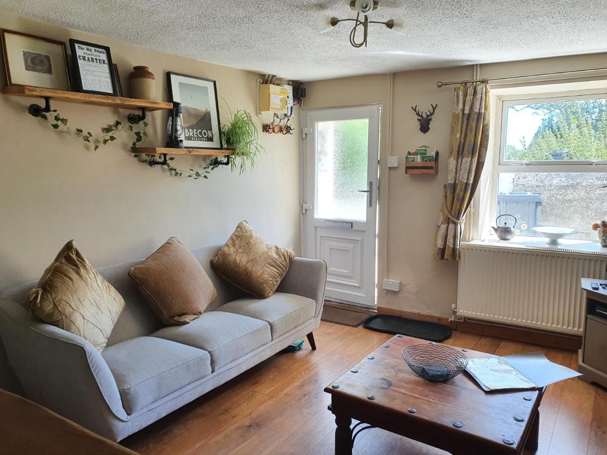 Wales' Highest Village - The Chartist Cottage - Trefil Tredegar Extérieur photo