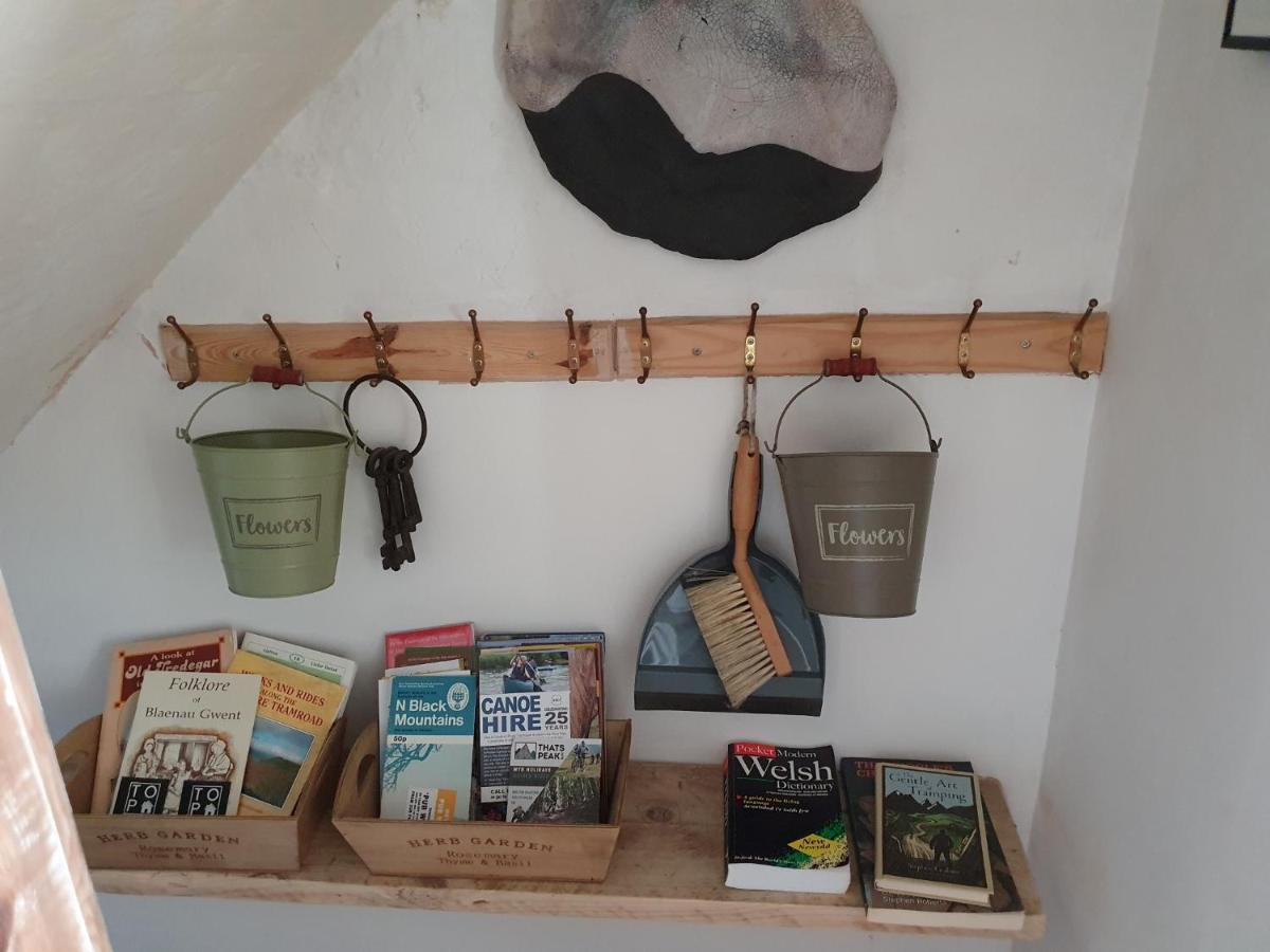 Wales' Highest Village - The Chartist Cottage - Trefil Tredegar Extérieur photo