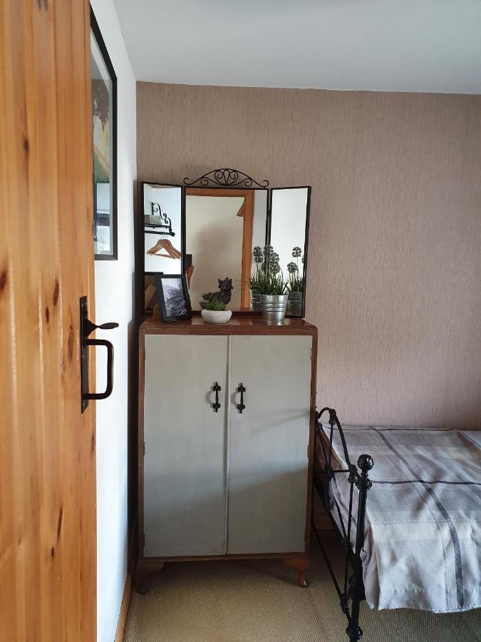 Wales' Highest Village - The Chartist Cottage - Trefil Tredegar Extérieur photo