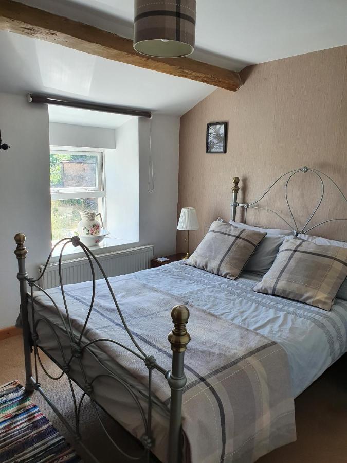 Wales' Highest Village - The Chartist Cottage - Trefil Tredegar Extérieur photo