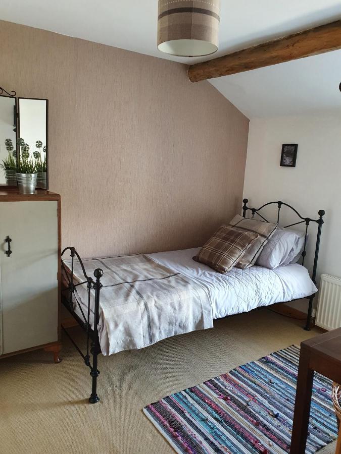 Wales' Highest Village - The Chartist Cottage - Trefil Tredegar Extérieur photo