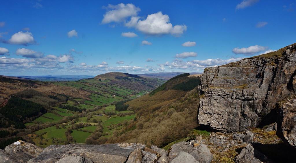 Wales' Highest Village - The Chartist Cottage - Trefil Tredegar Extérieur photo